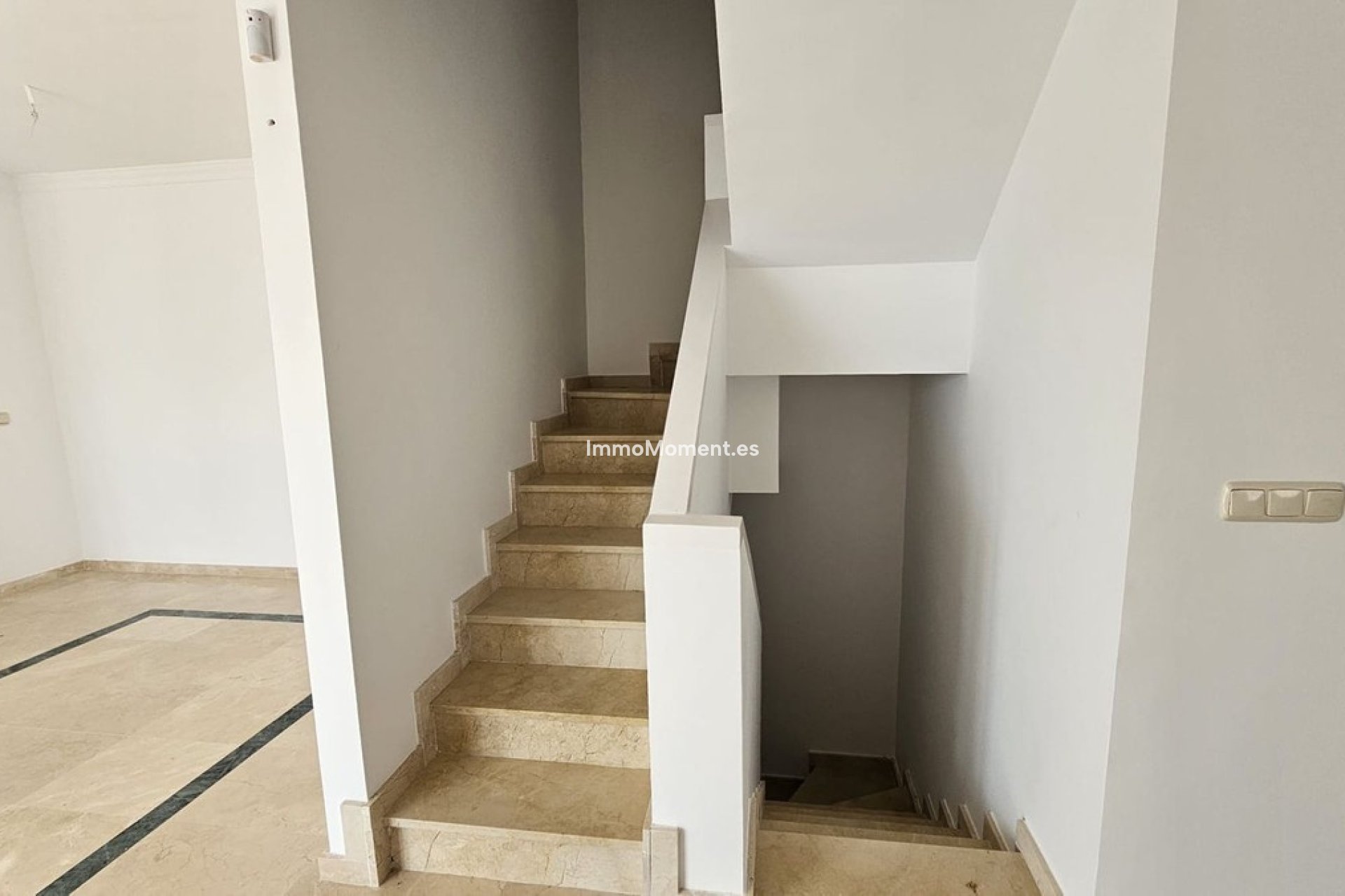 Resale - Townhouse - Casares - Doña Julia