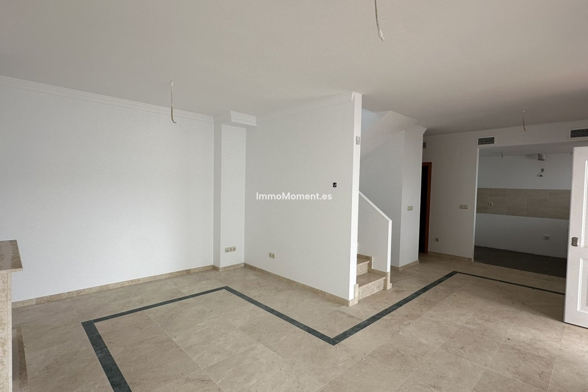 Resale - Townhouse - Casares - Doña Julia