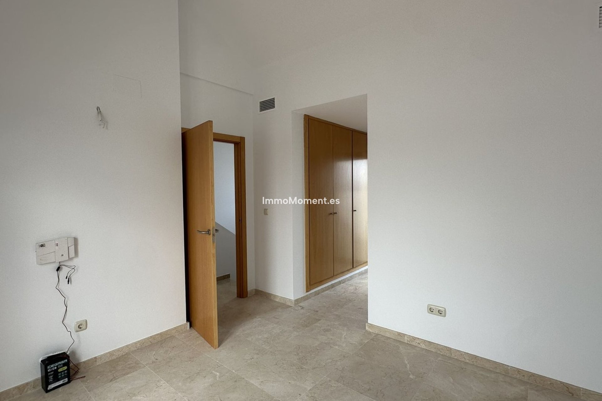 Resale - Townhouse - Casares - Doña Julia