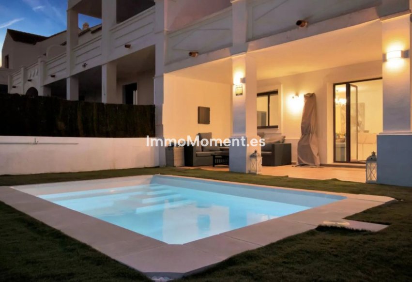 Resale - Townhouse - Casares - Doña Julia