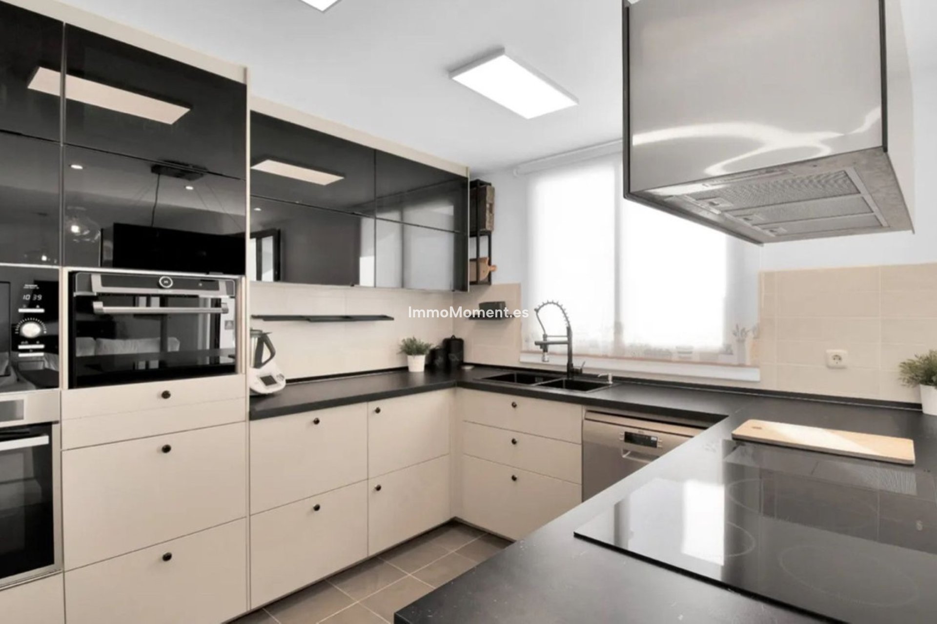 Resale - Townhouse - Casares - Doña Julia