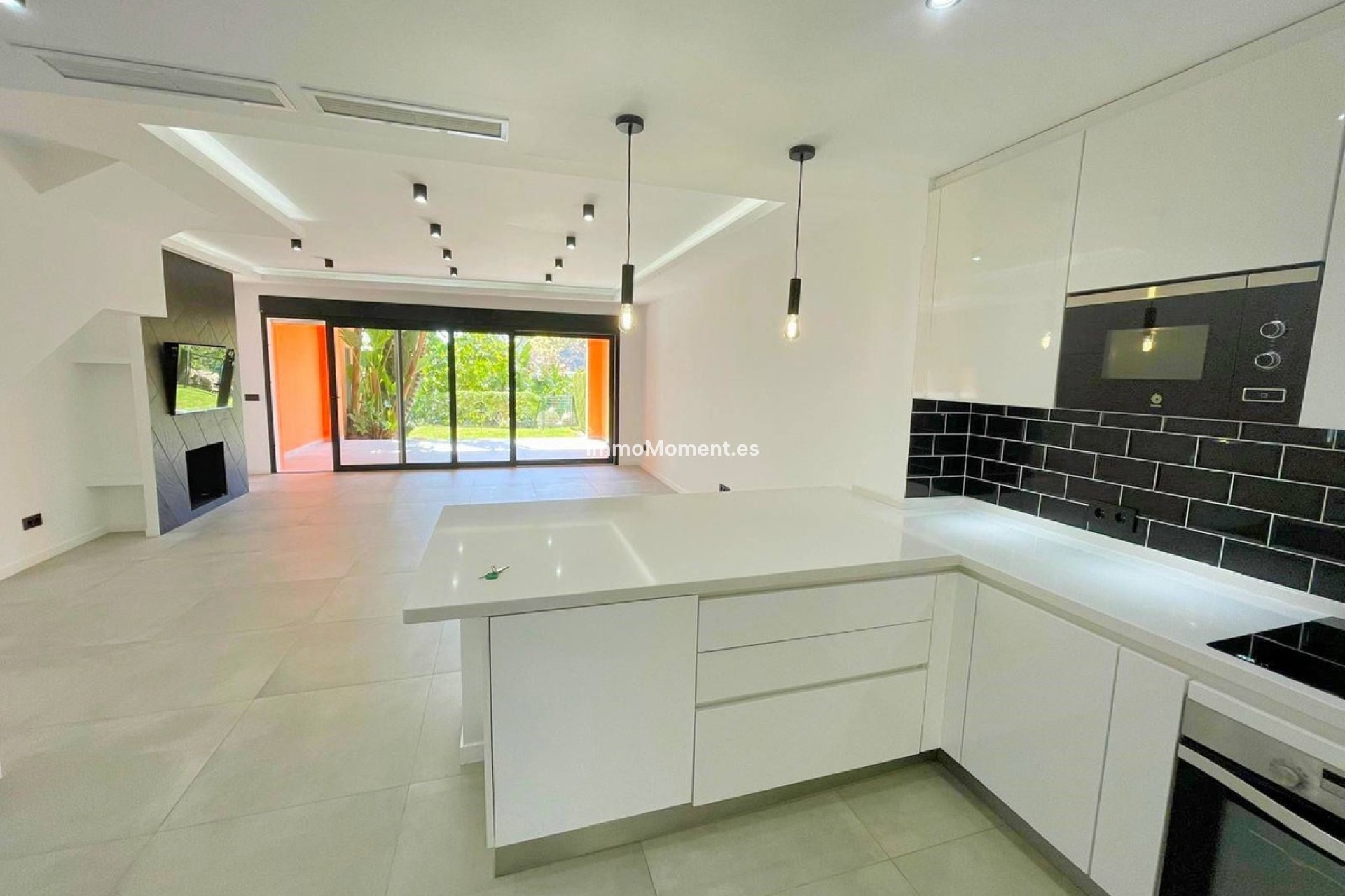 Resale - Townhouse - El Paraiso - New Golden Mile