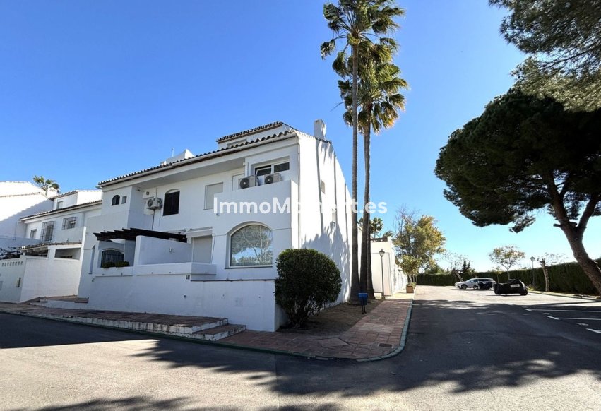 Resale - Townhouse - Estepona - Atalaya