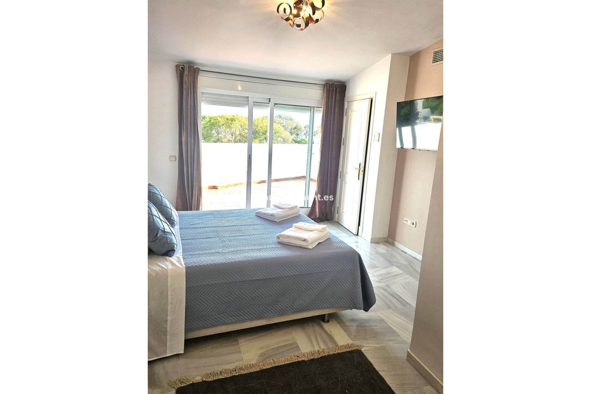 Resale - Townhouse - Estepona - Benamara