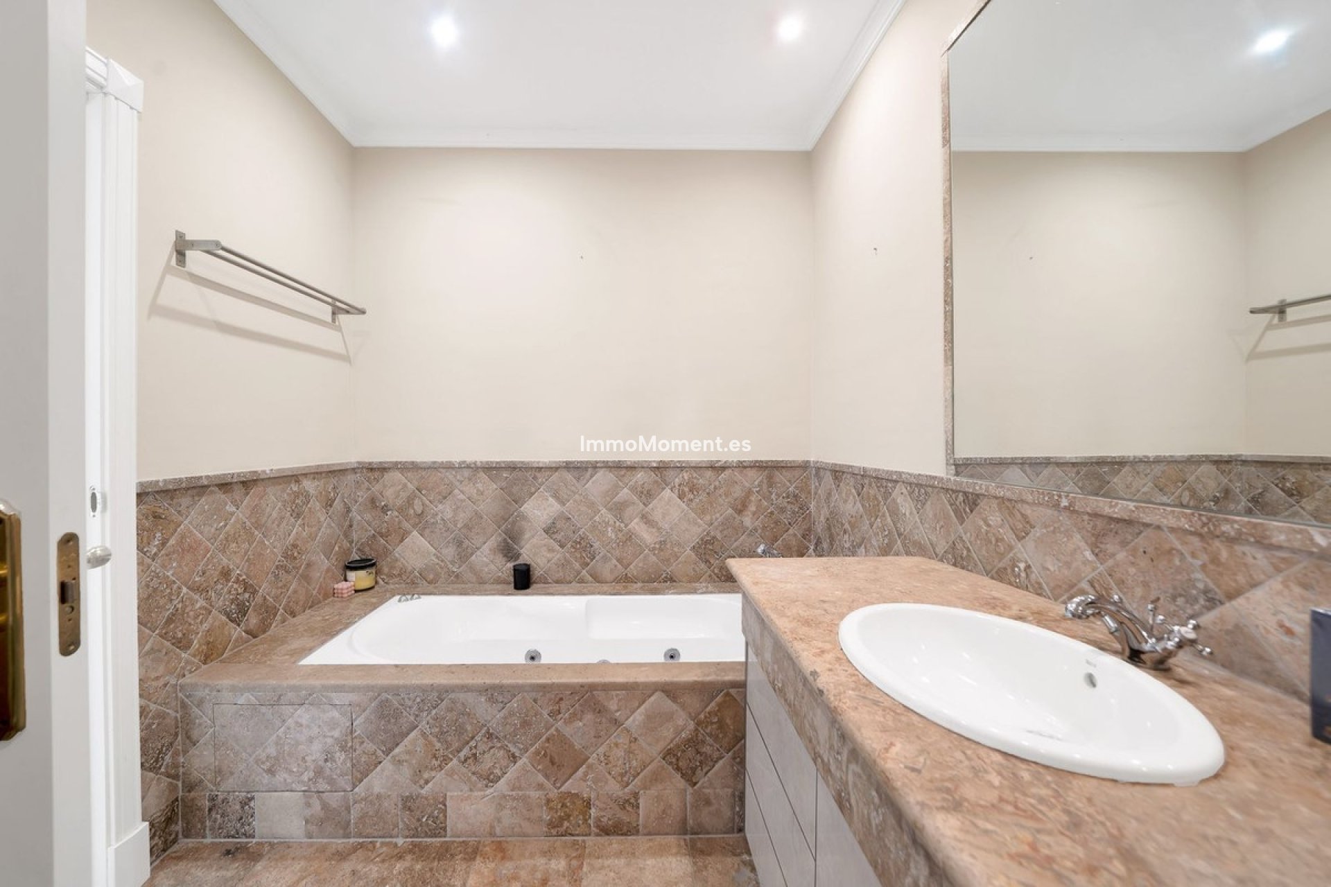 Resale - Townhouse - Estepona - Estepona Centro