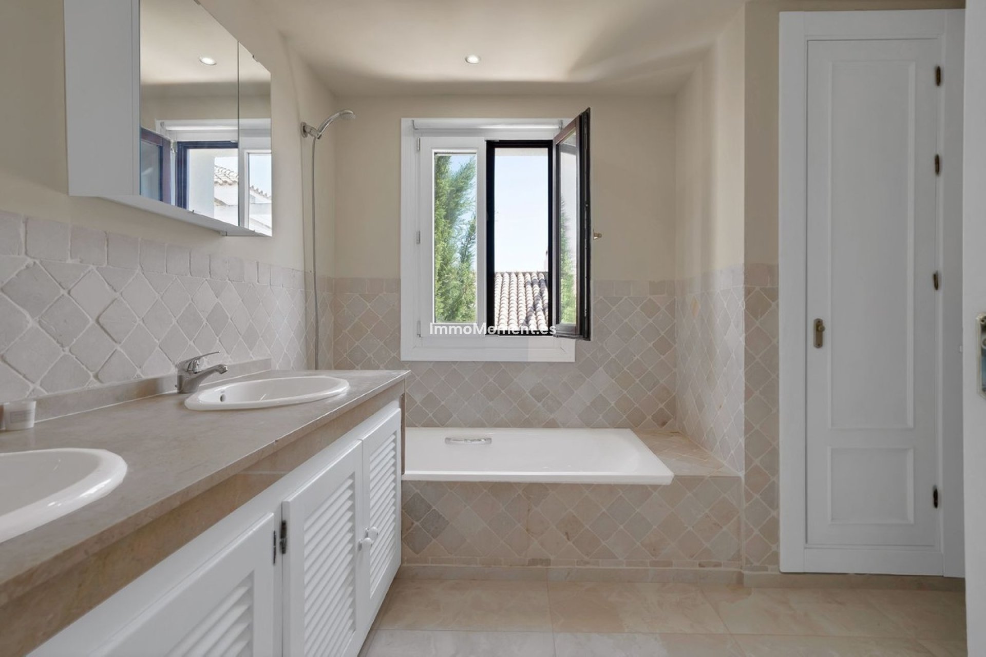 Resale - Townhouse - Estepona - Estepona Centro