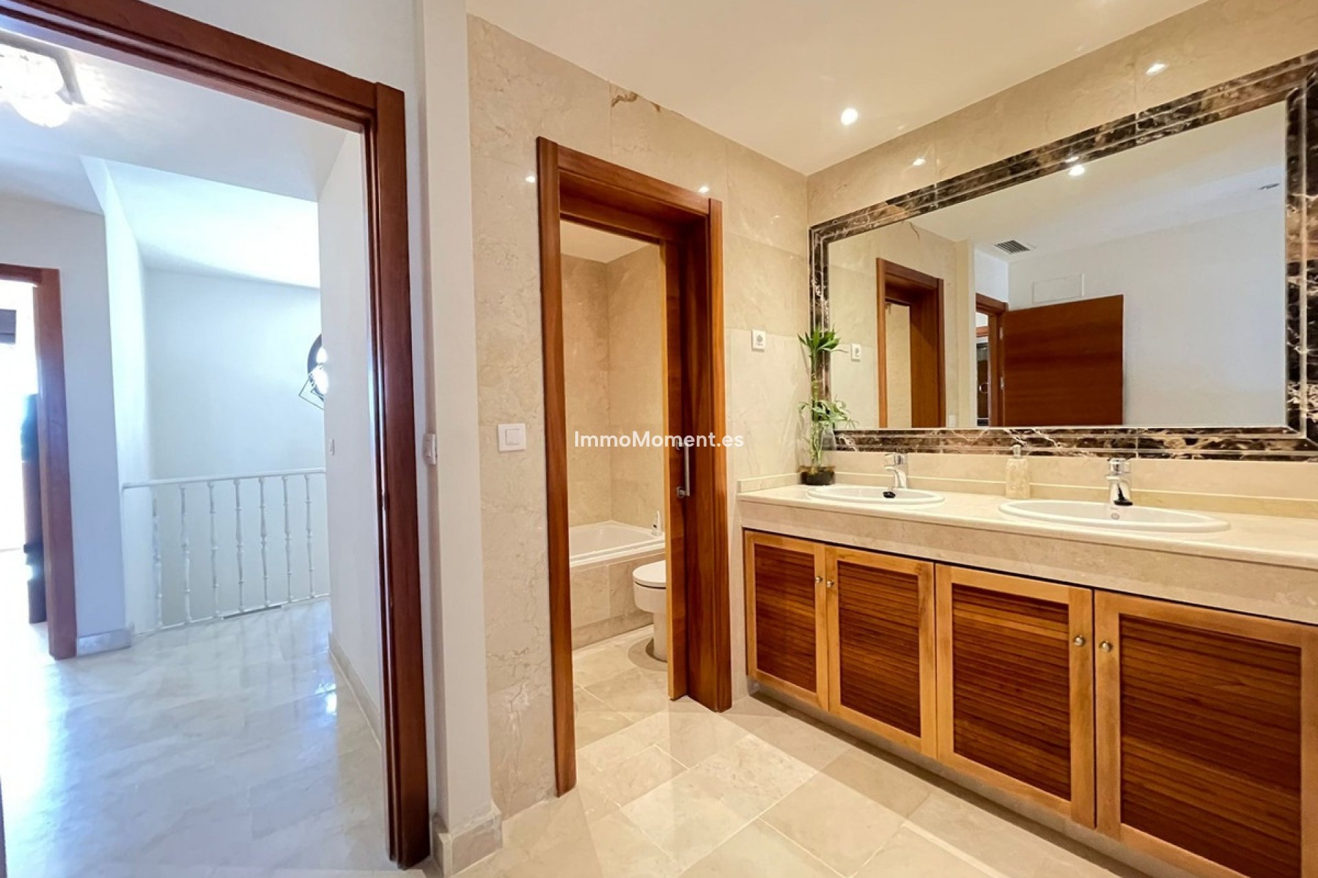 Resale - Townhouse - Estepona - Estepona Centro