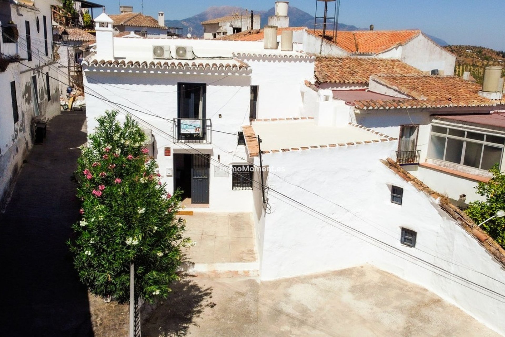 Resale - Townhouse - Inland  - Guaro