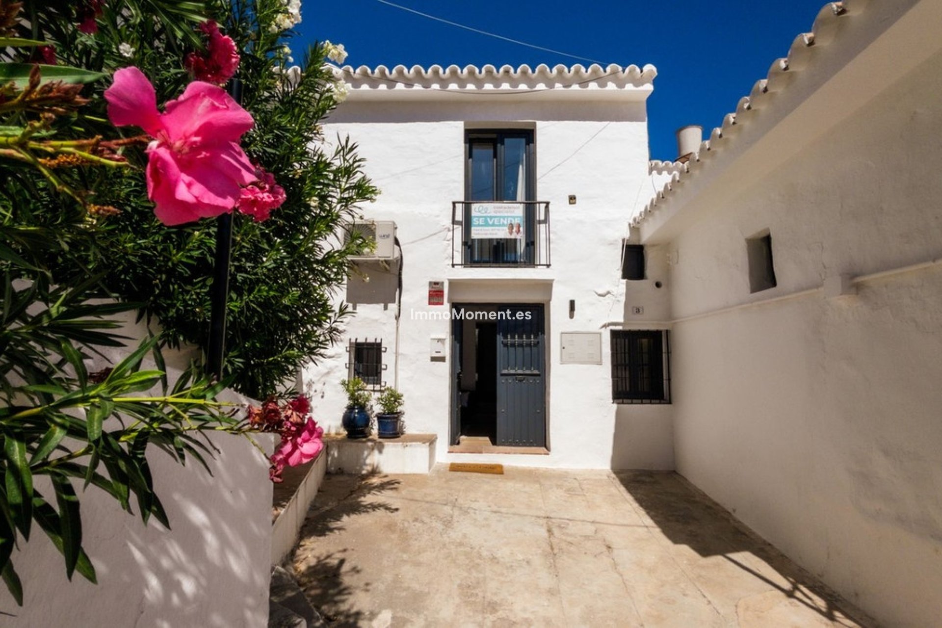 Resale - Townhouse - Inland  - Guaro