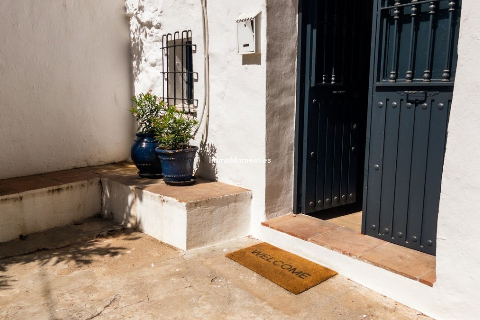 Resale - Townhouse - Inland  - Guaro