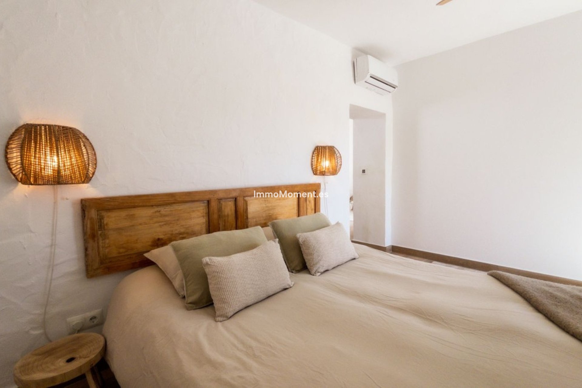 Resale - Townhouse - Inland  - Guaro