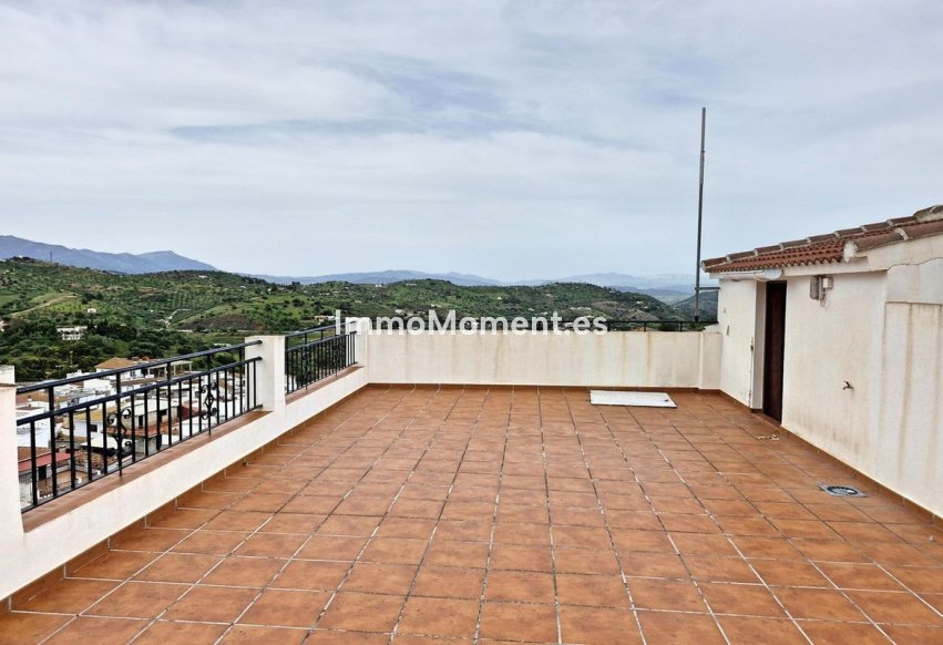 Resale - Townhouse - Inland  - Guaro