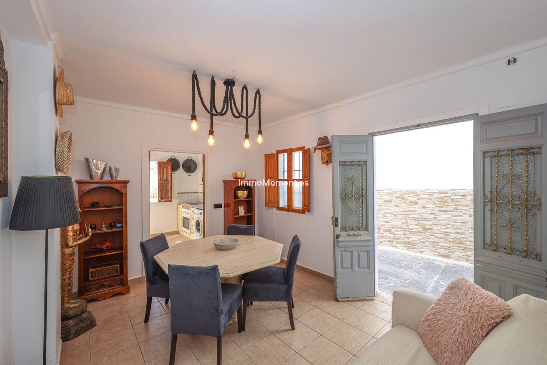 Resale - Townhouse - Inland  - Guaro