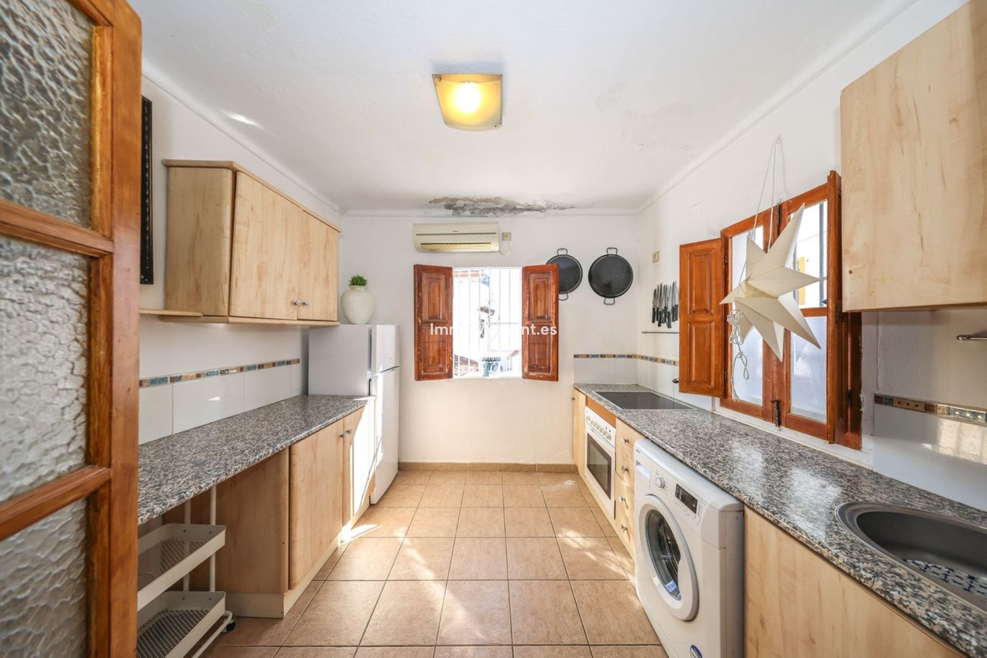 Resale - Townhouse - Inland  - Guaro
