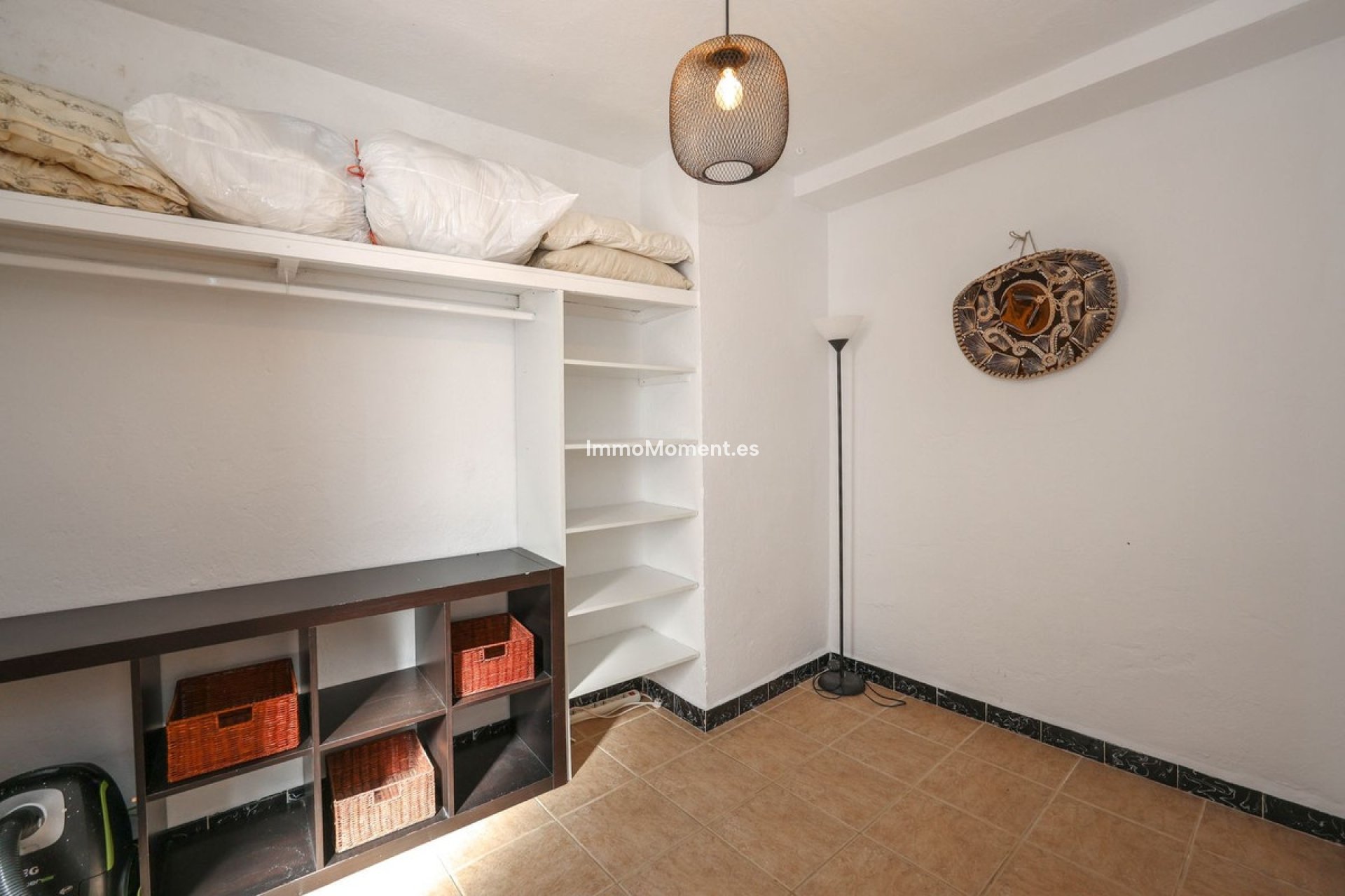 Resale - Townhouse - Inland  - Guaro