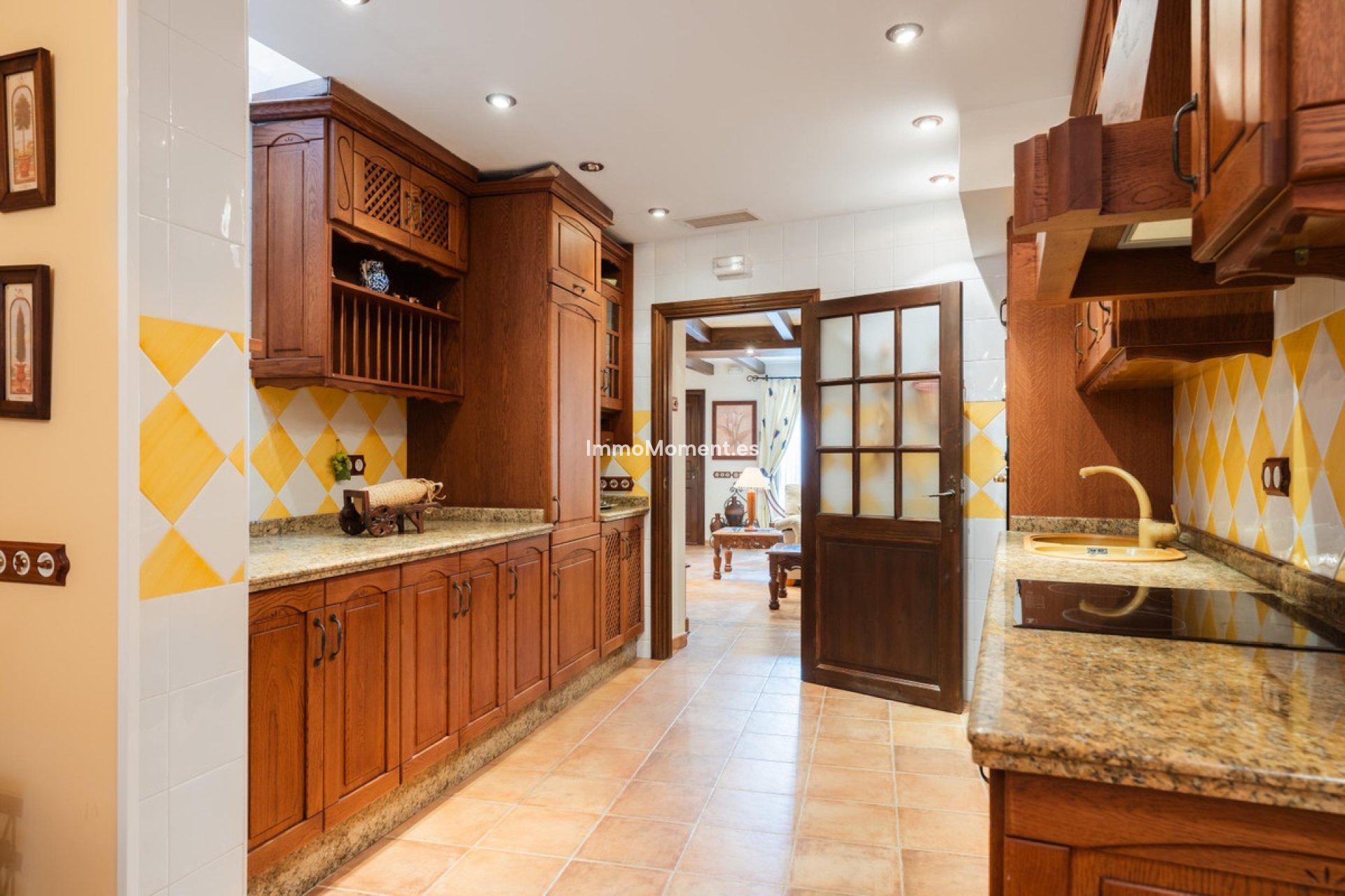 Resale - Townhouse - Inland  - Istán