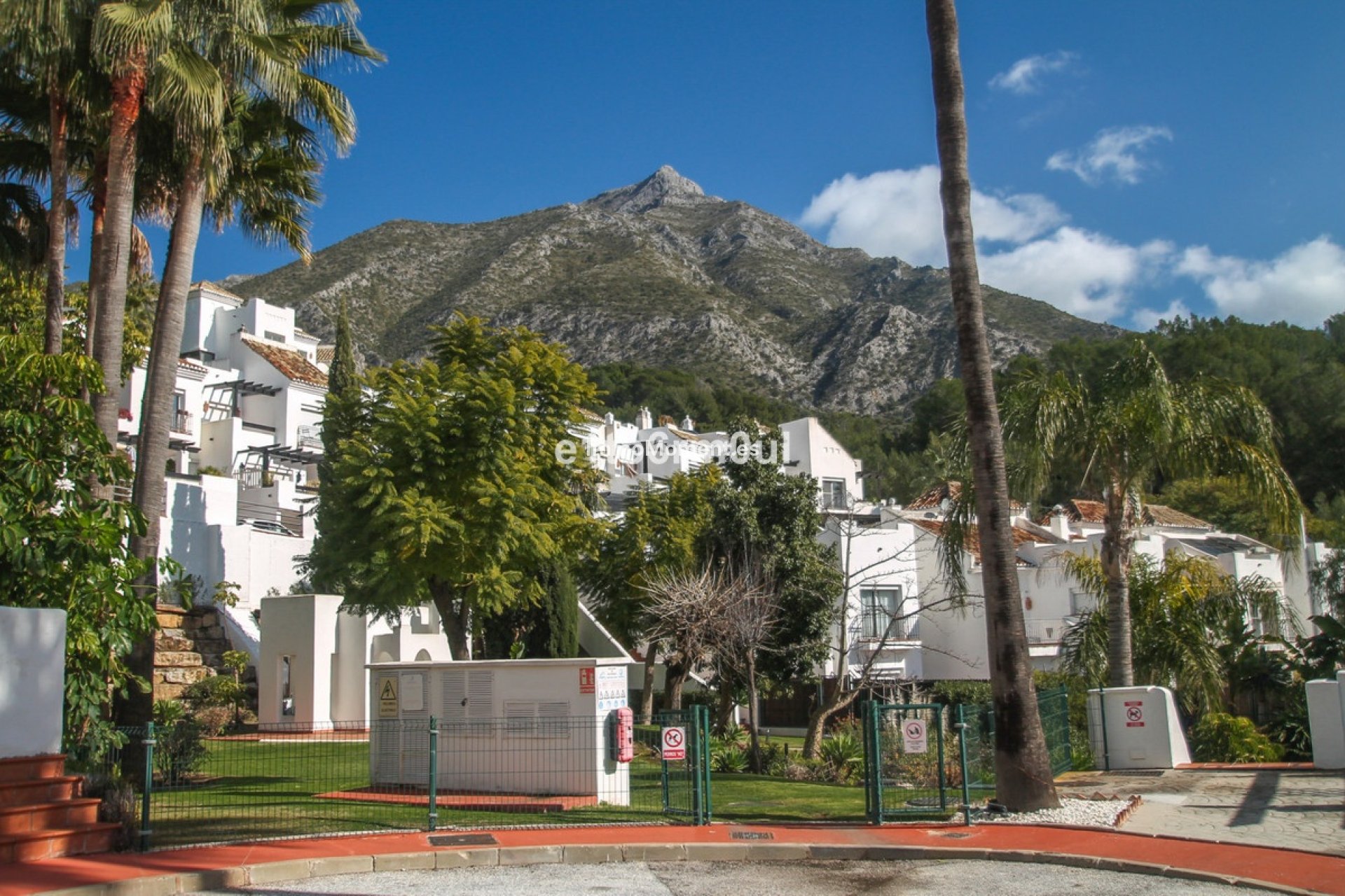 Resale - Townhouse - Inland  - Istán