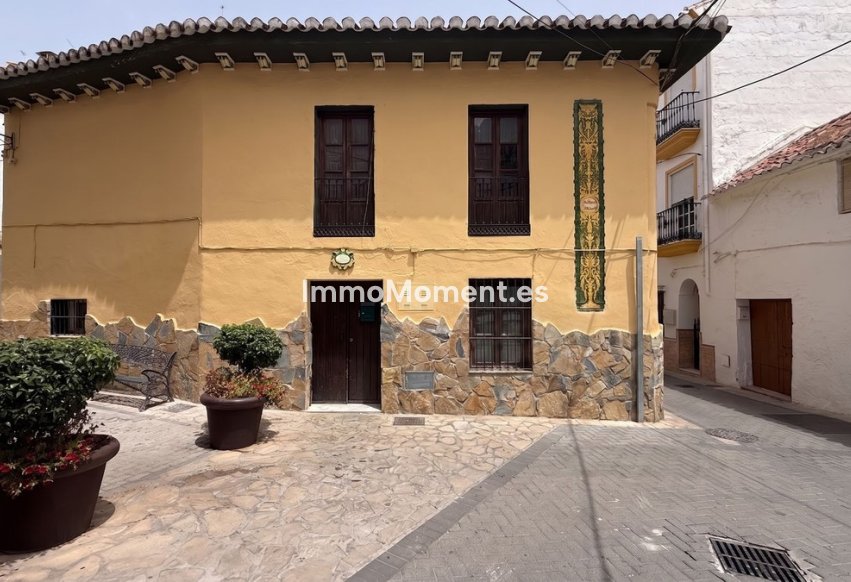 Resale - Townhouse - Inland  - Monda