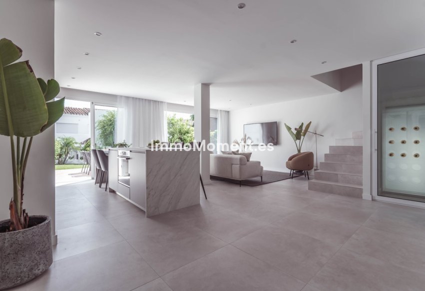 Resale - Townhouse - Marbella - Nueva Andalucía