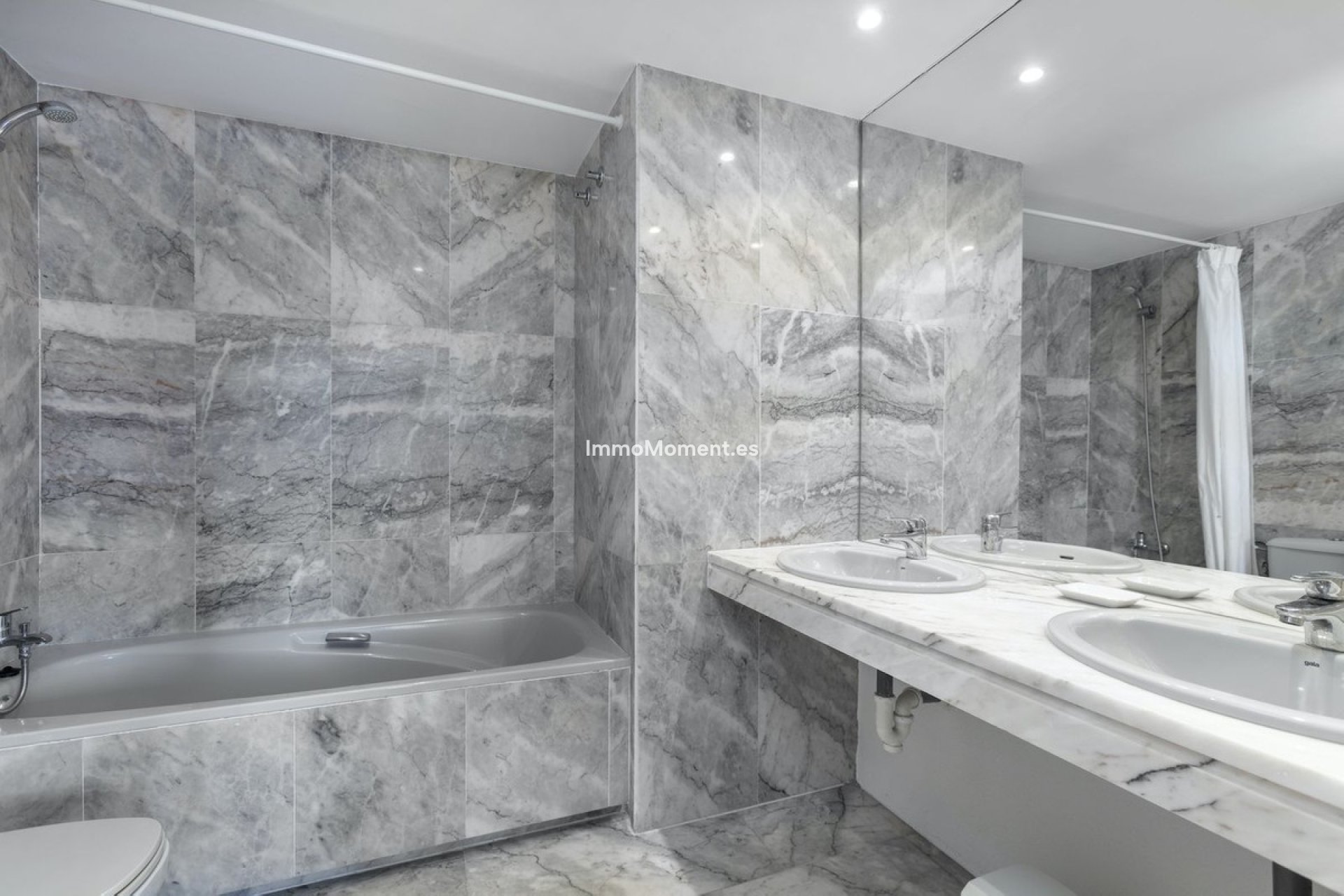 Resale - Townhouse - Marbella - Nueva Andalucía