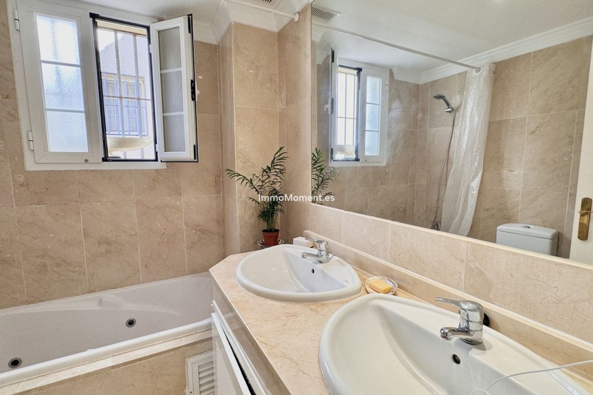 Resale - Townhouse - Marbella - Puerto Banús