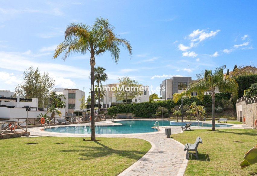 Resale - Townhouse - Marbella - Santa Clara