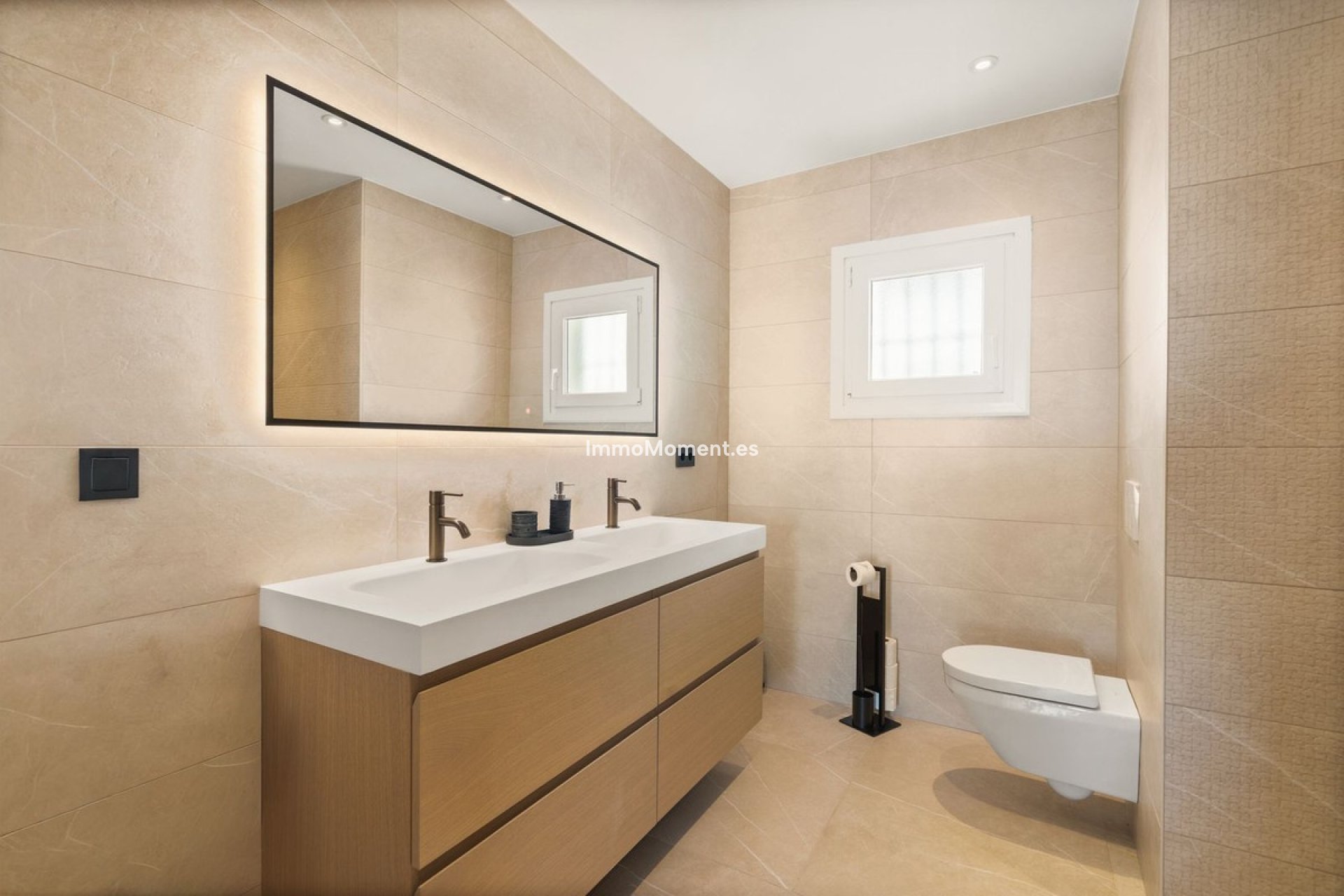 Resale - Townhouse - Marbella - Santa Clara