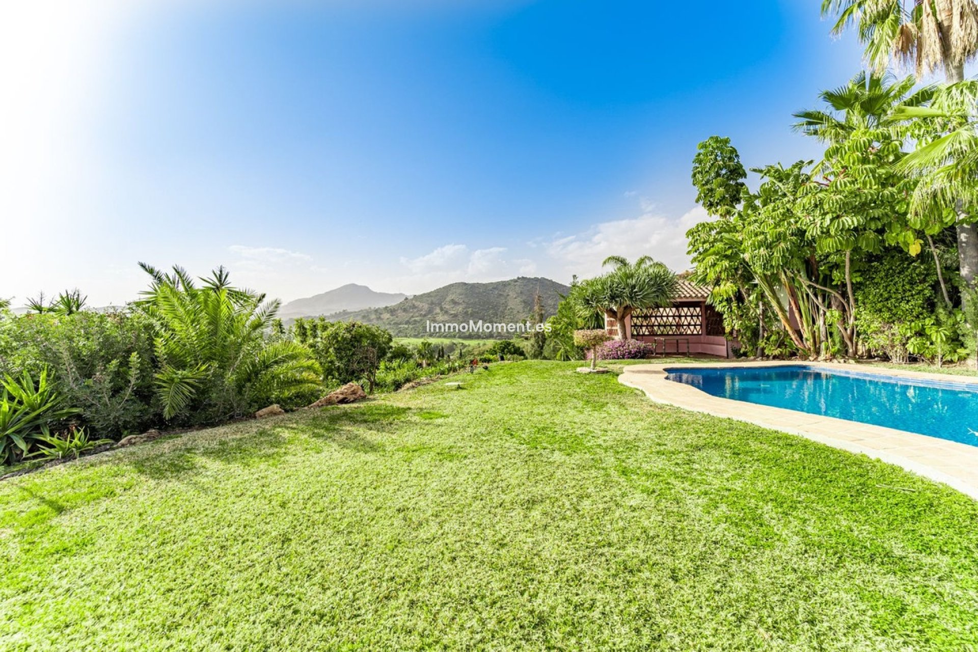 Resale - Villa - Benahavís - Benahavís Centro