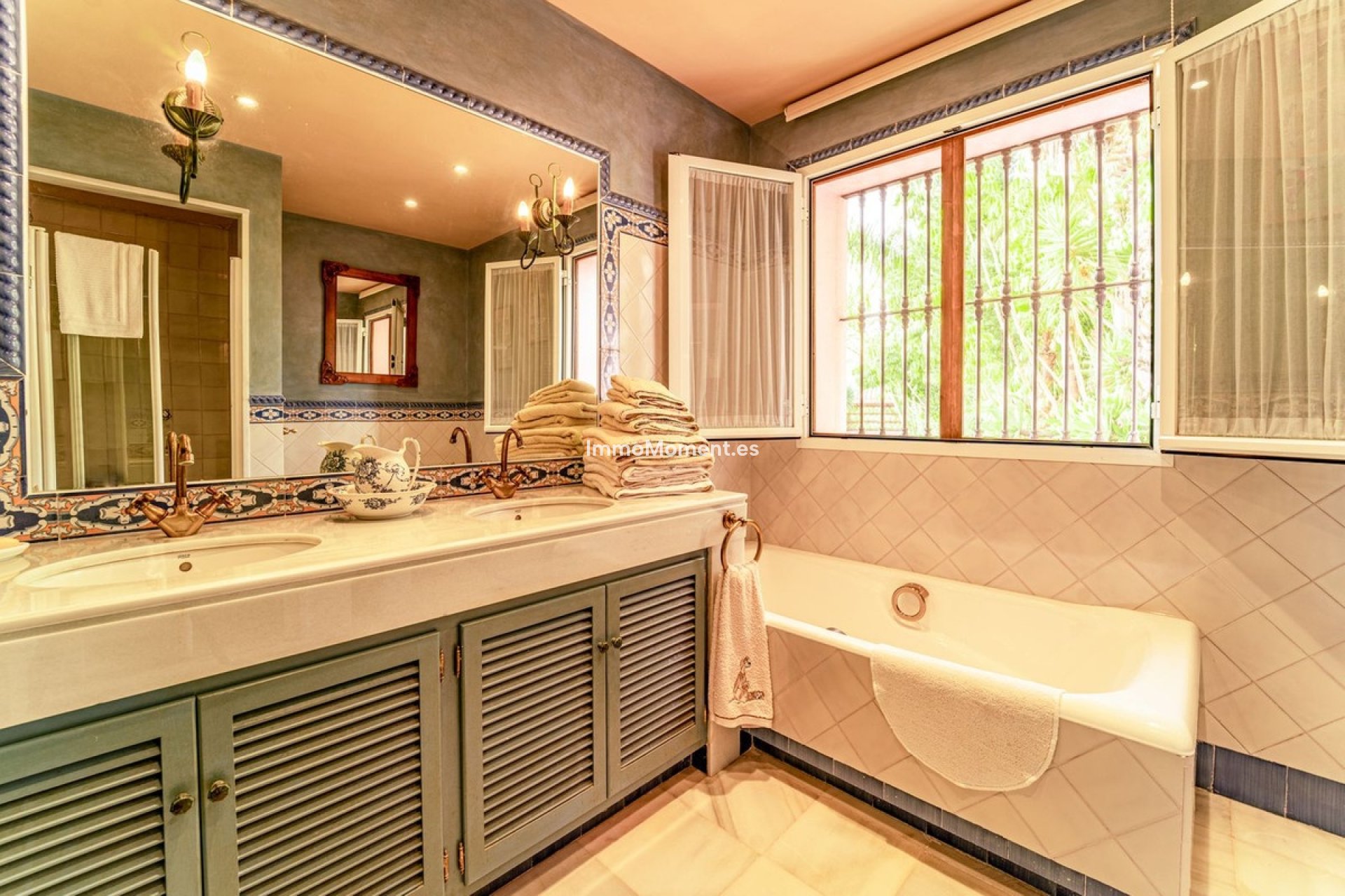 Resale - Villa - Benahavís - Benahavís Centro