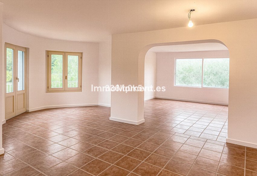 Resale - Villa - Benahavís - Benahavís Centro