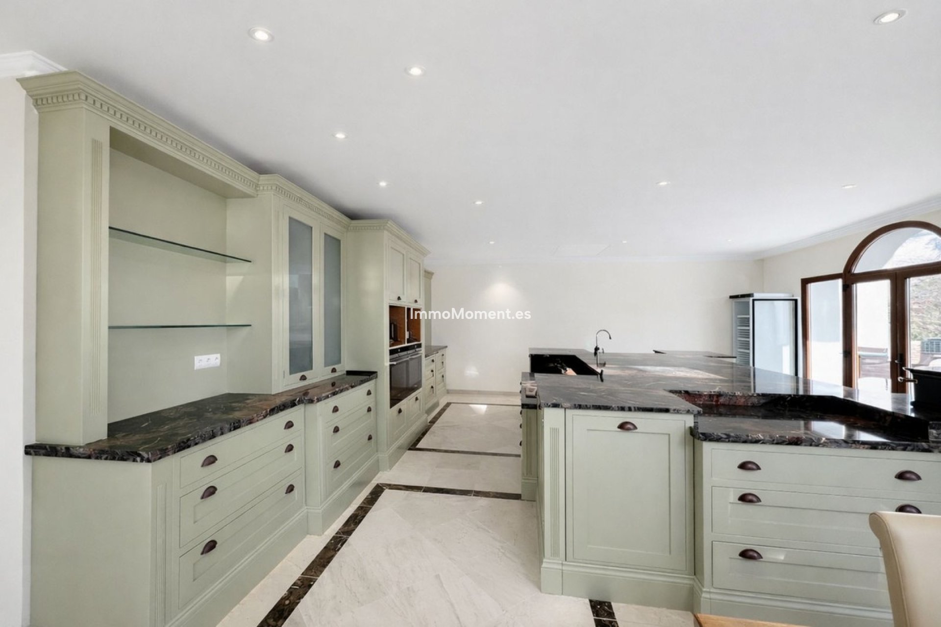 Resale - Villa - Benahavís - Benahavís Centro