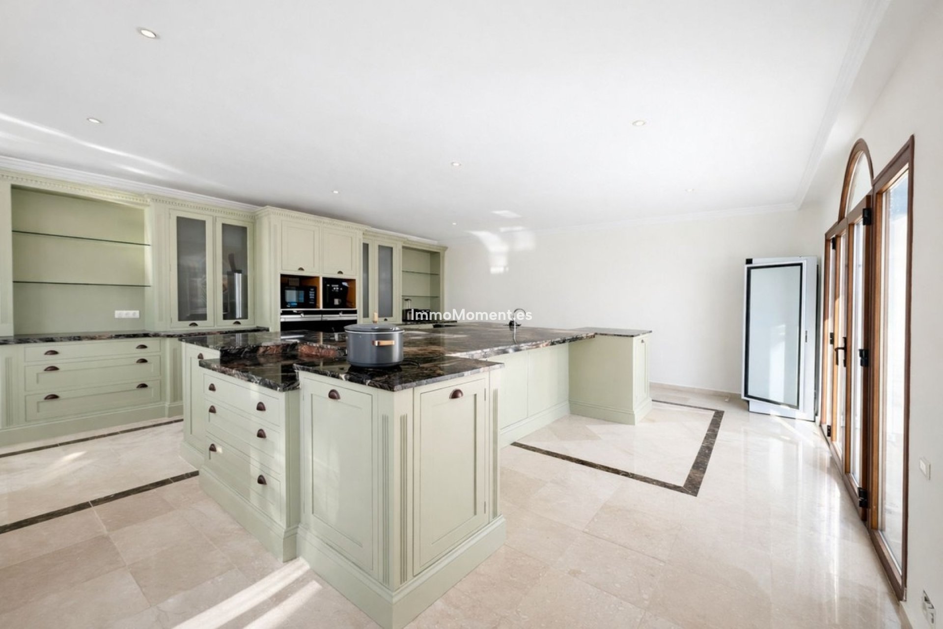 Resale - Villa - Benahavís - Benahavís Centro