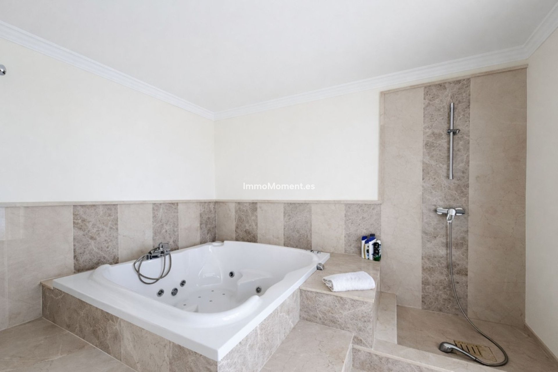 Resale - Villa - Benahavís - Benahavís Centro