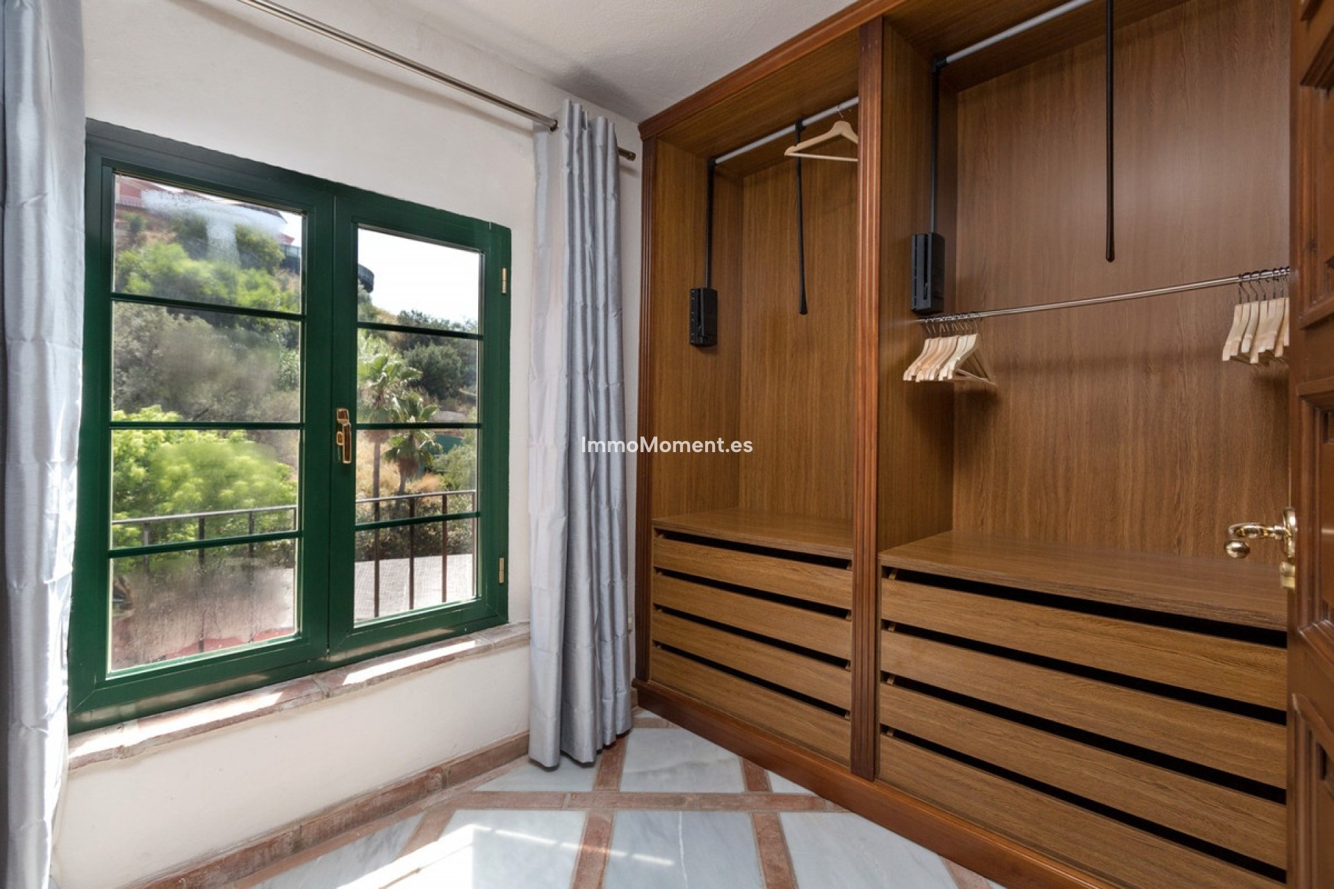 Resale - Villa - Benahavís - Benahavís Centro