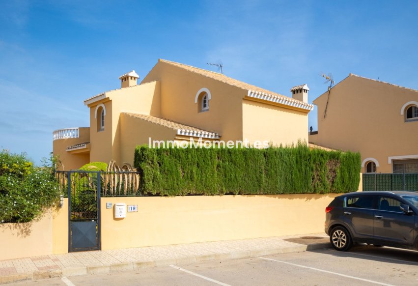 Resale - Villa - Cartagena - Playa Honda