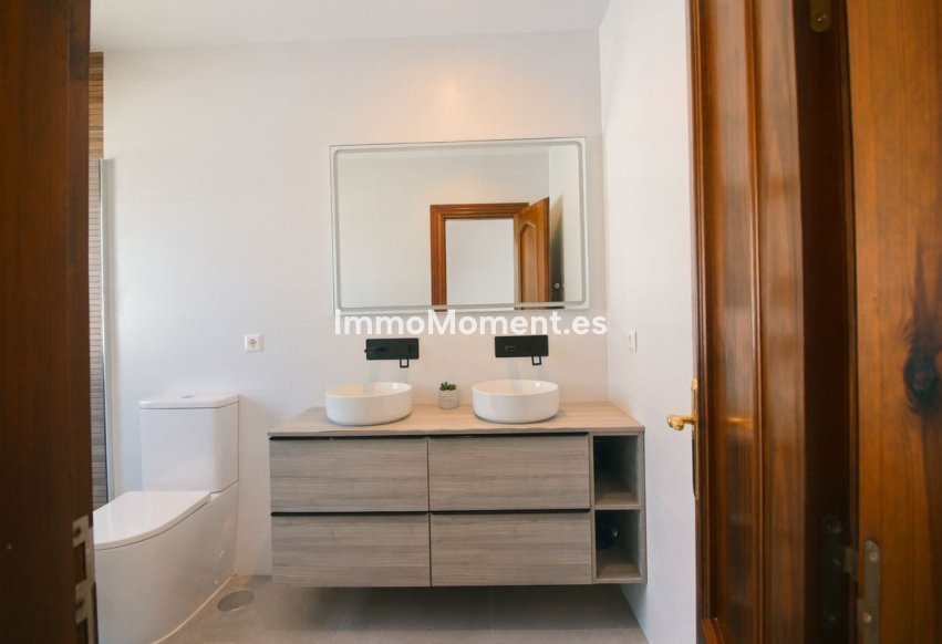 Resale - Villa - El Paraiso - New Golden Mile