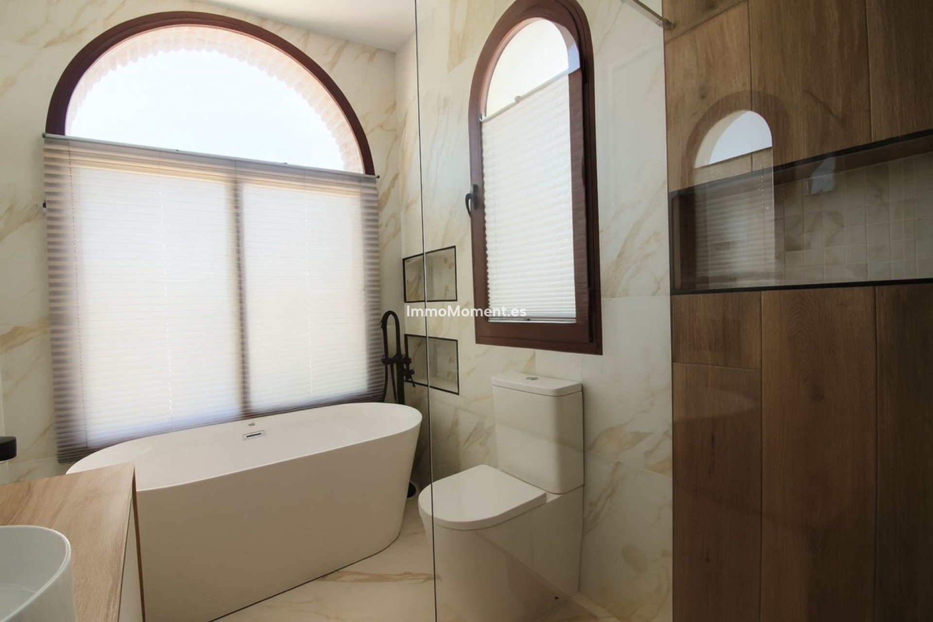 Resale - Villa - El Paraiso - New Golden Mile
