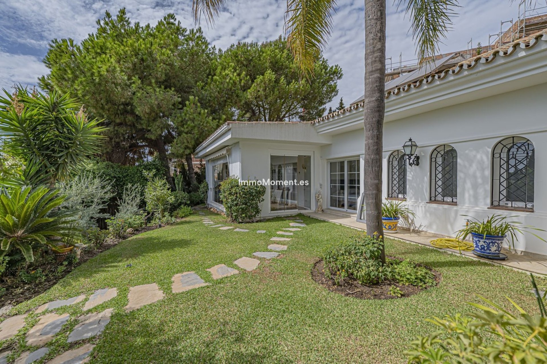 Resale - Villa - El Paraiso - New Golden Mile