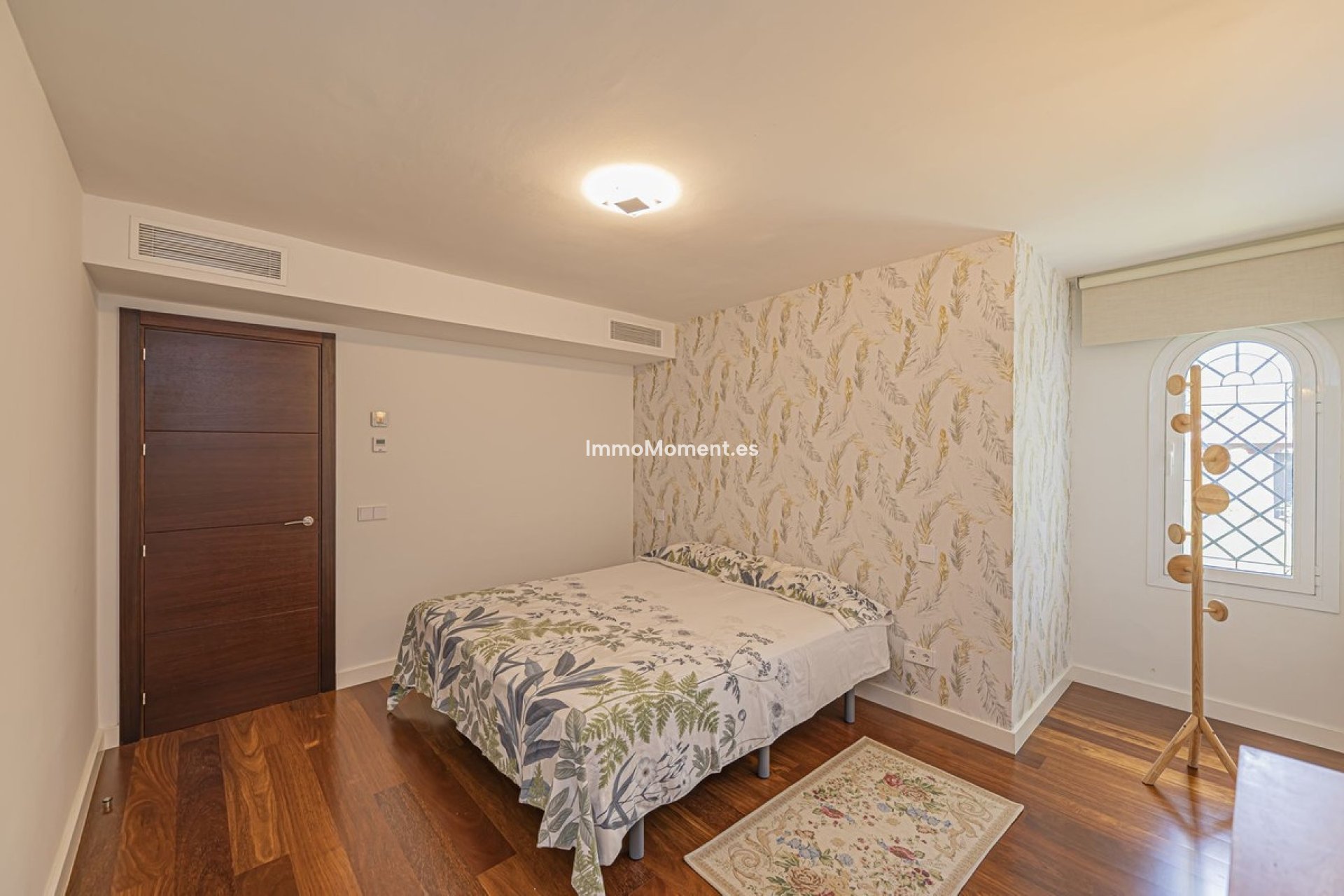 Resale - Villa - El Paraiso - New Golden Mile