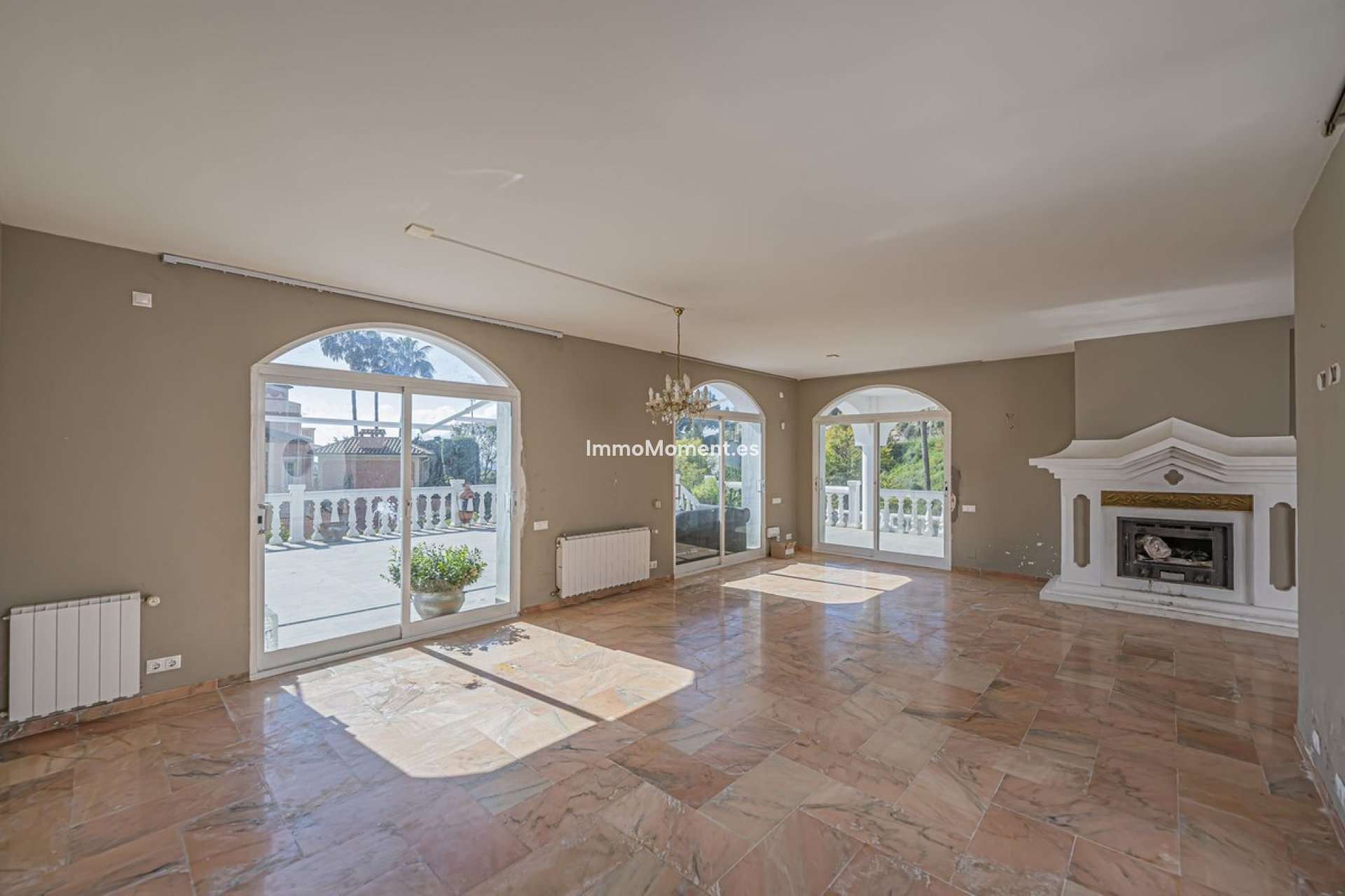 Resale - Villa - El Paraiso - New Golden Mile