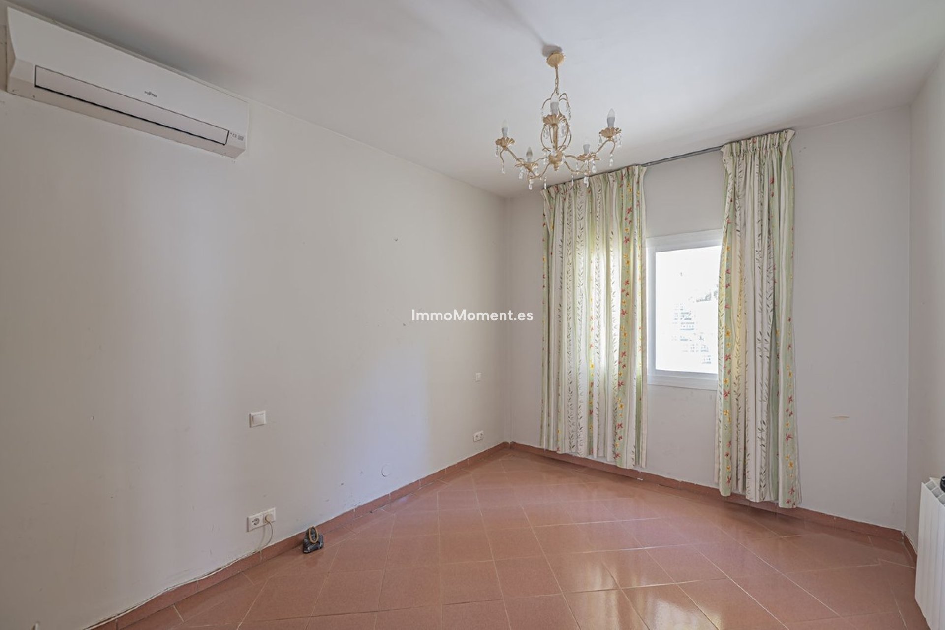 Resale - Villa - El Paraiso - New Golden Mile