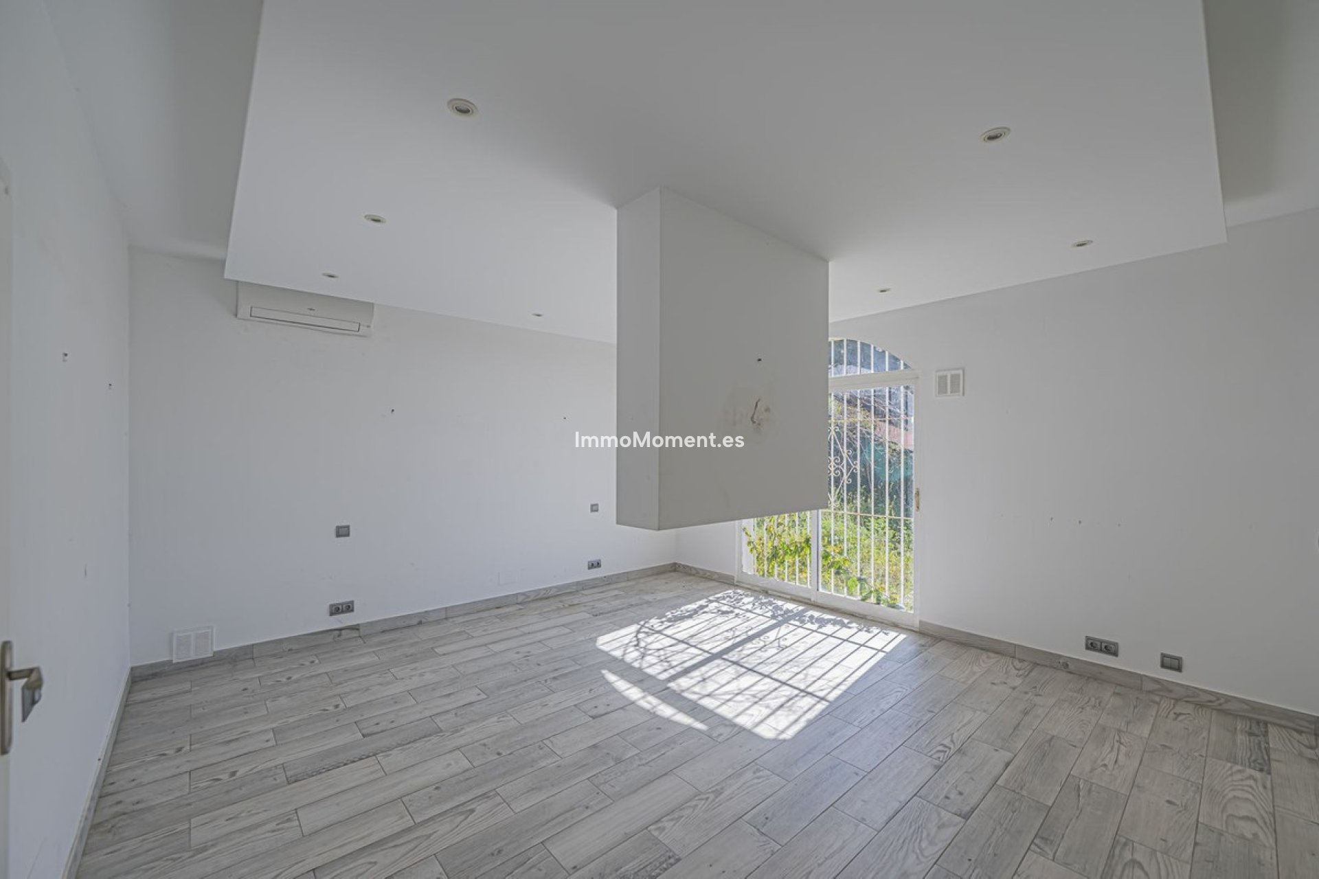 Resale - Villa - El Paraiso - New Golden Mile