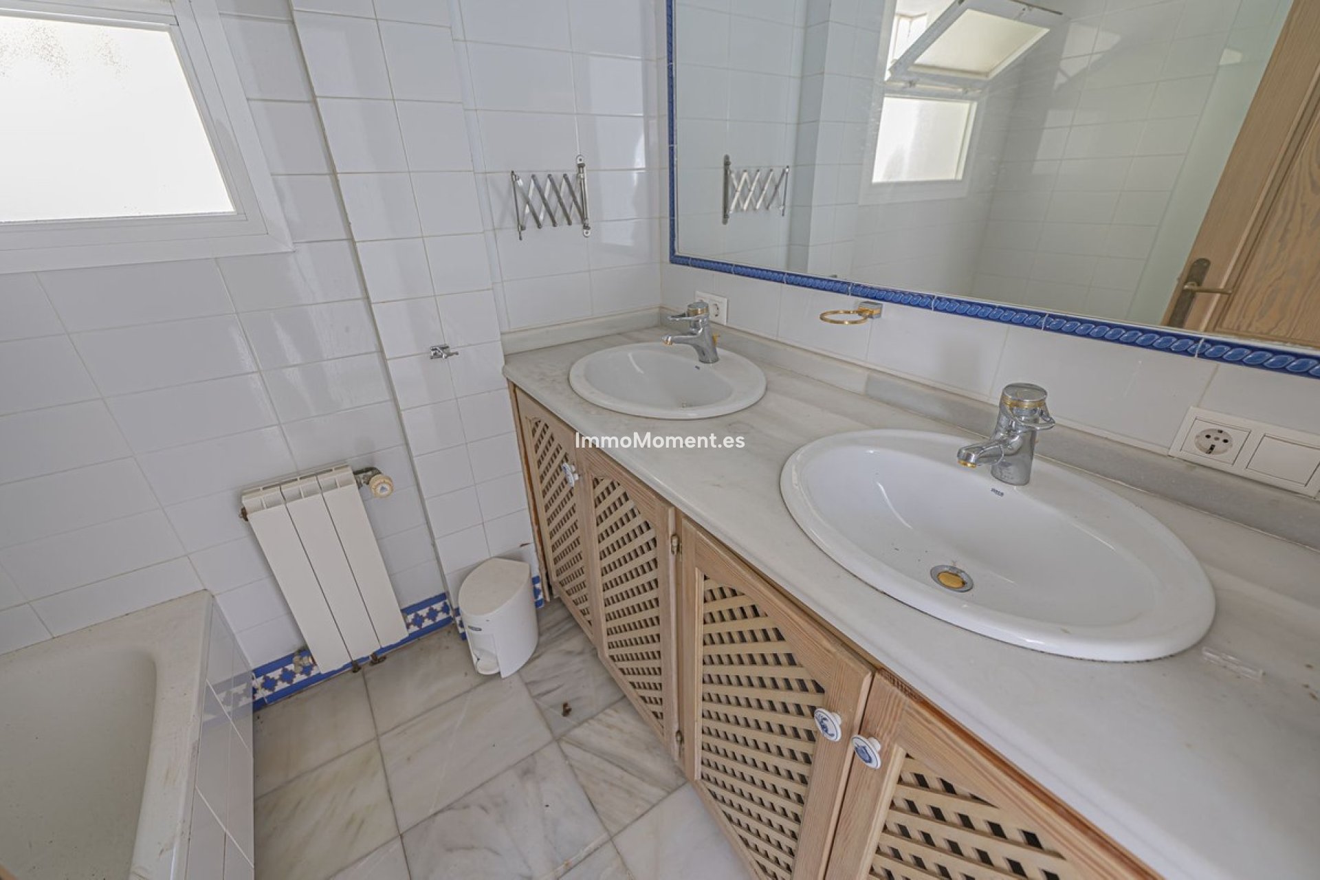 Resale - Villa - El Paraiso - New Golden Mile