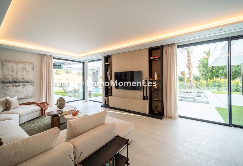 Resale - Villa - El Paraiso - New Golden Mile