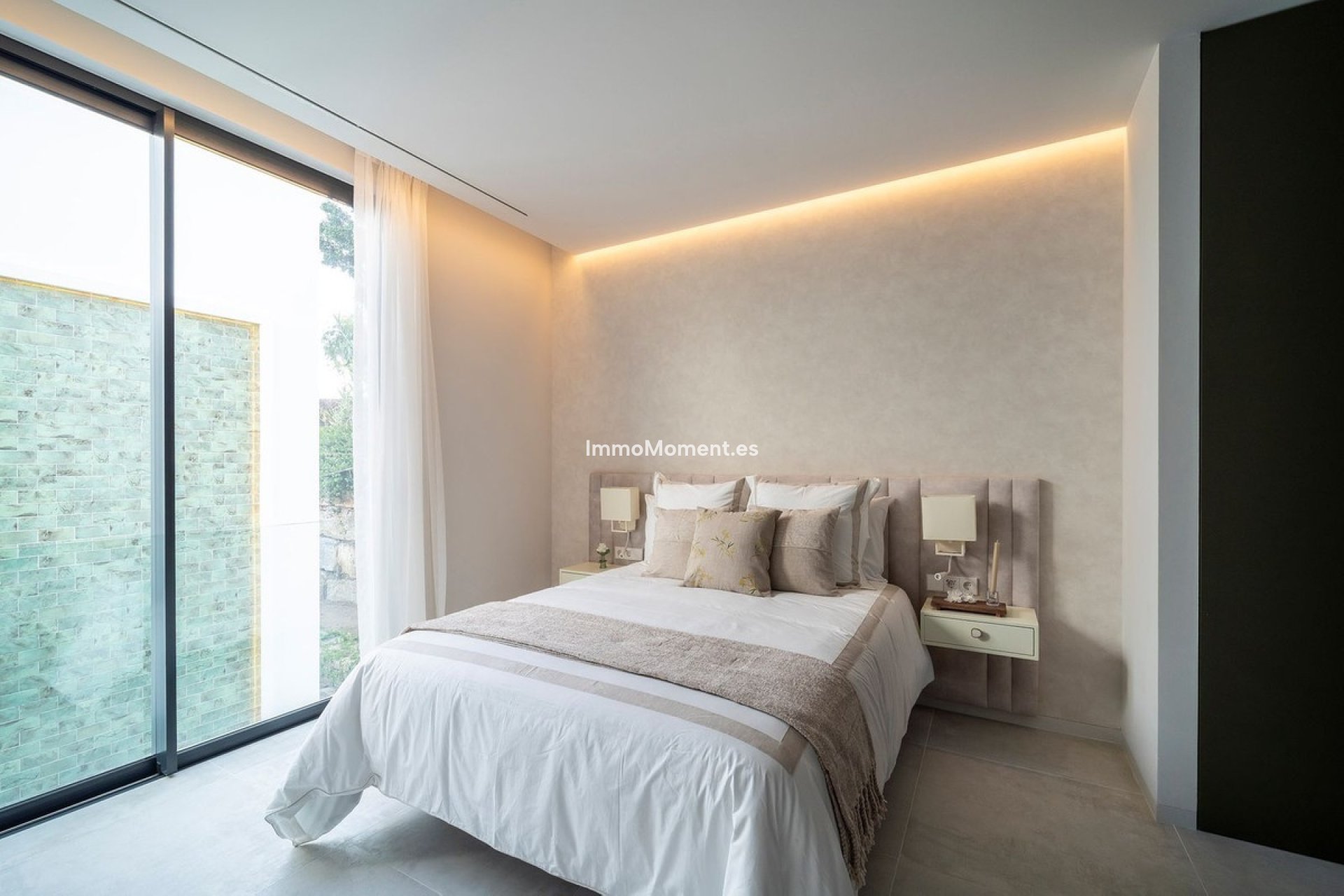 Resale - Villa - El Paraiso - New Golden Mile