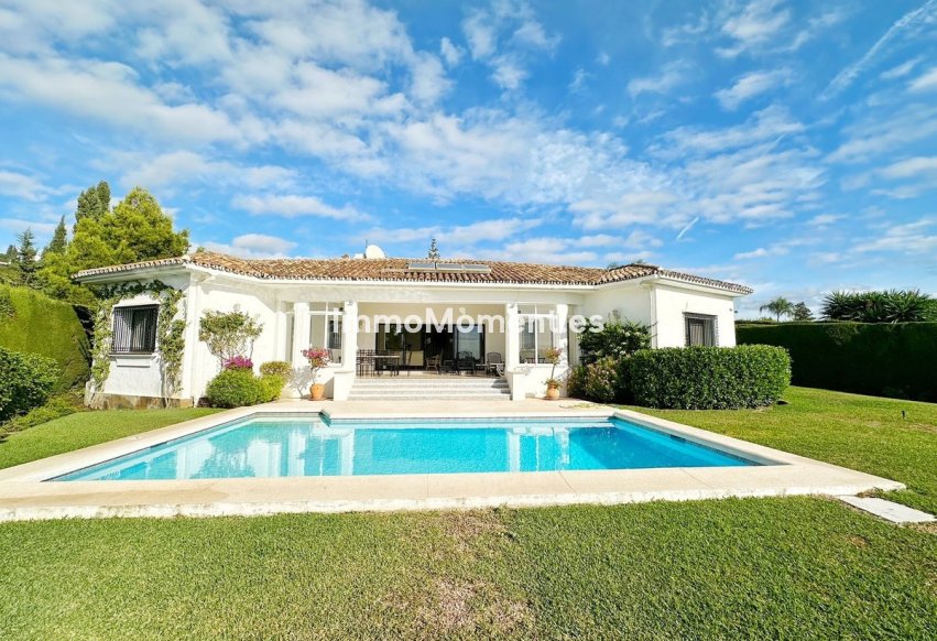 Resale - Villa - El Paraiso - New Golden Mile