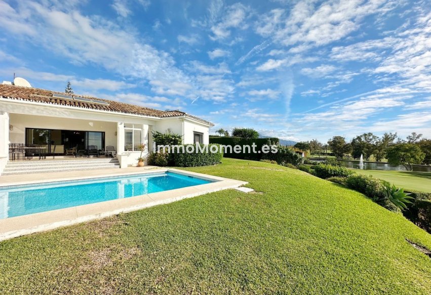 Resale - Villa - El Paraiso - New Golden Mile