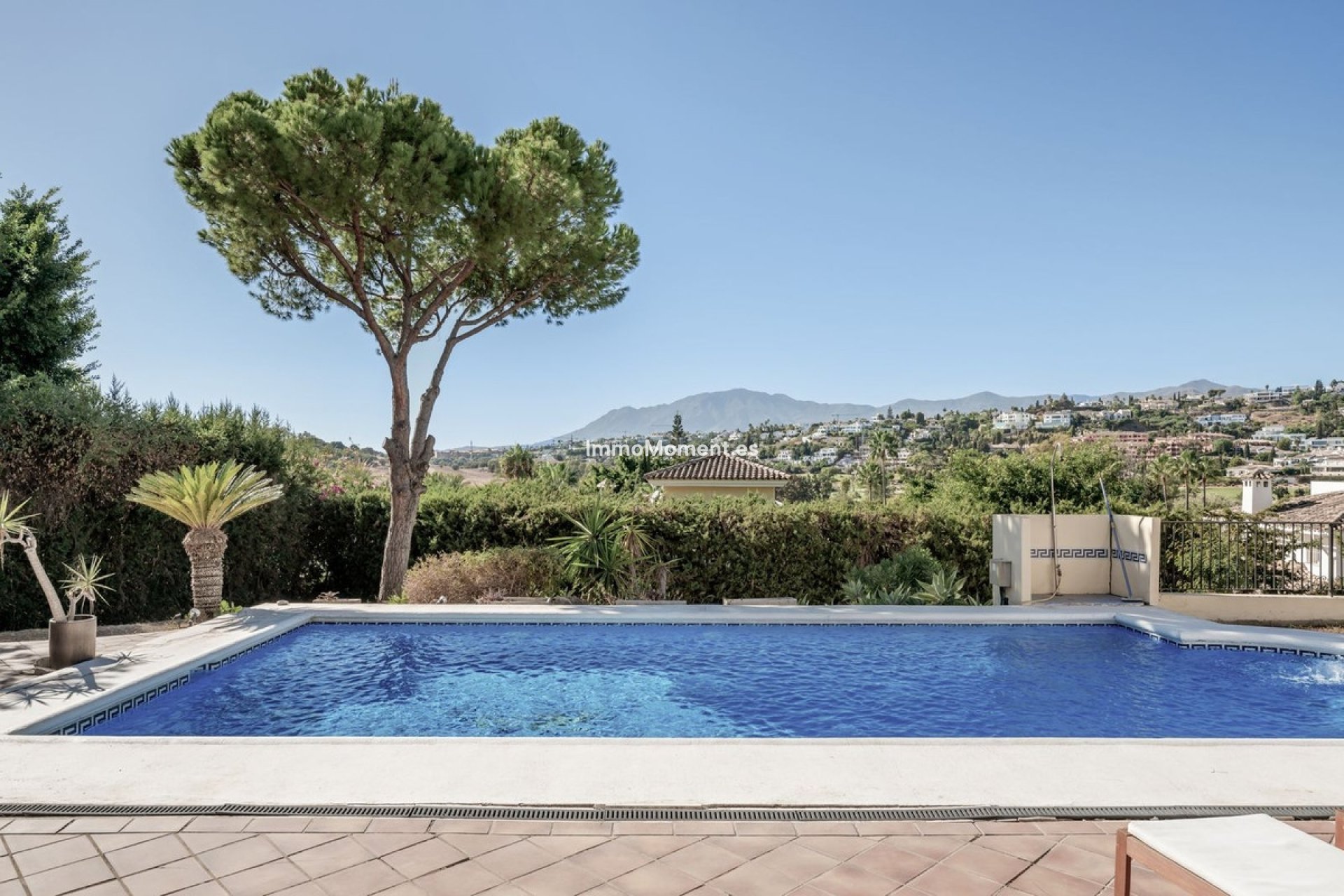 Resale - Villa - El Paraiso - New Golden Mile