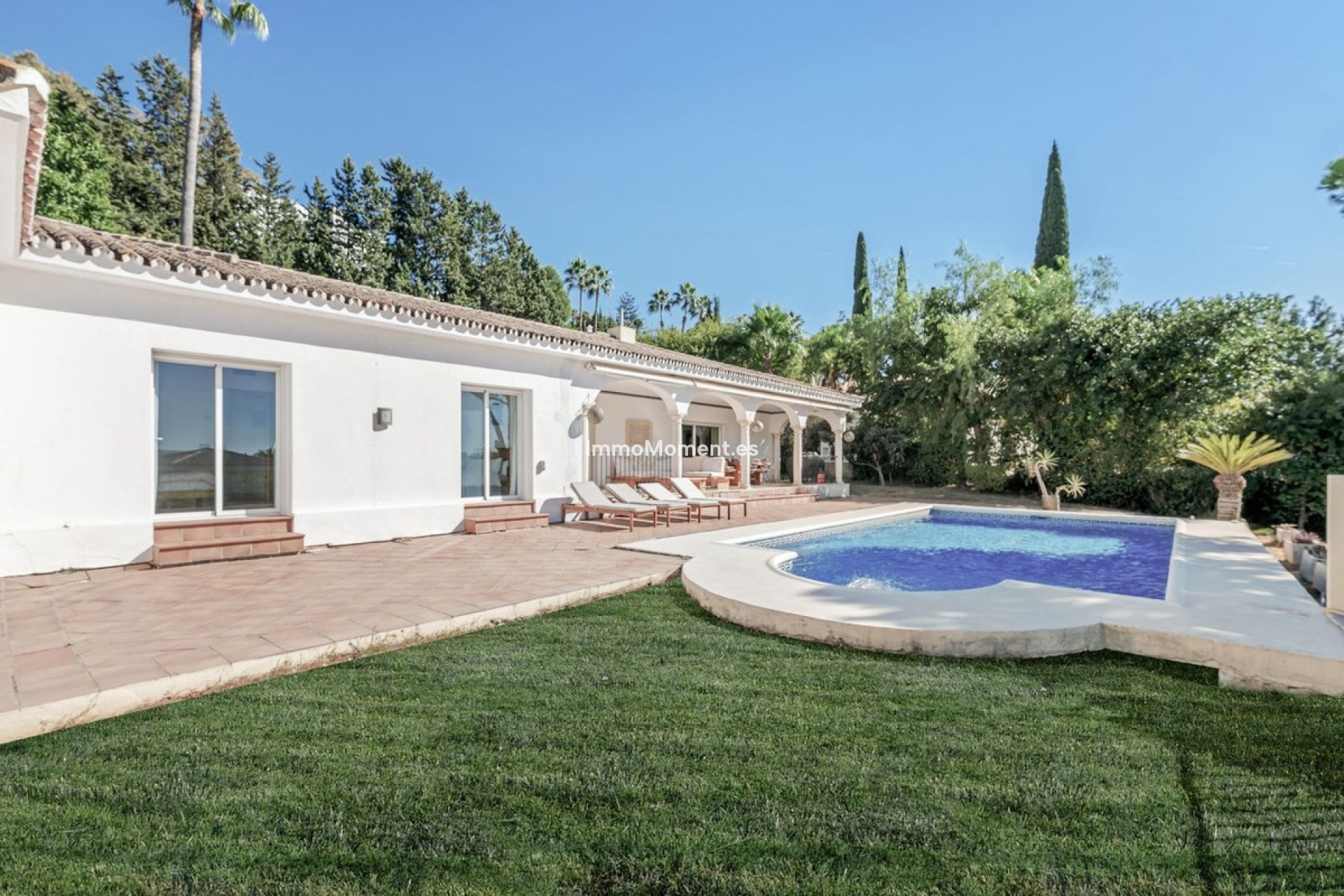 Resale - Villa - El Paraiso - New Golden Mile