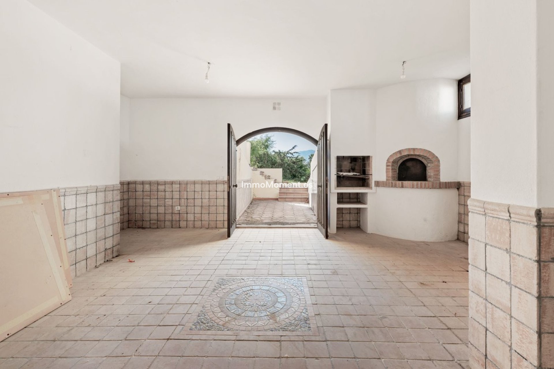 Resale - Villa - El Paraiso - New Golden Mile